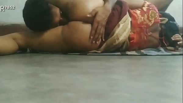 Sexy slim village Bhabhi standing fuck